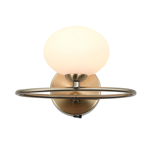 Wall luminaire in Antique Brass LL00131